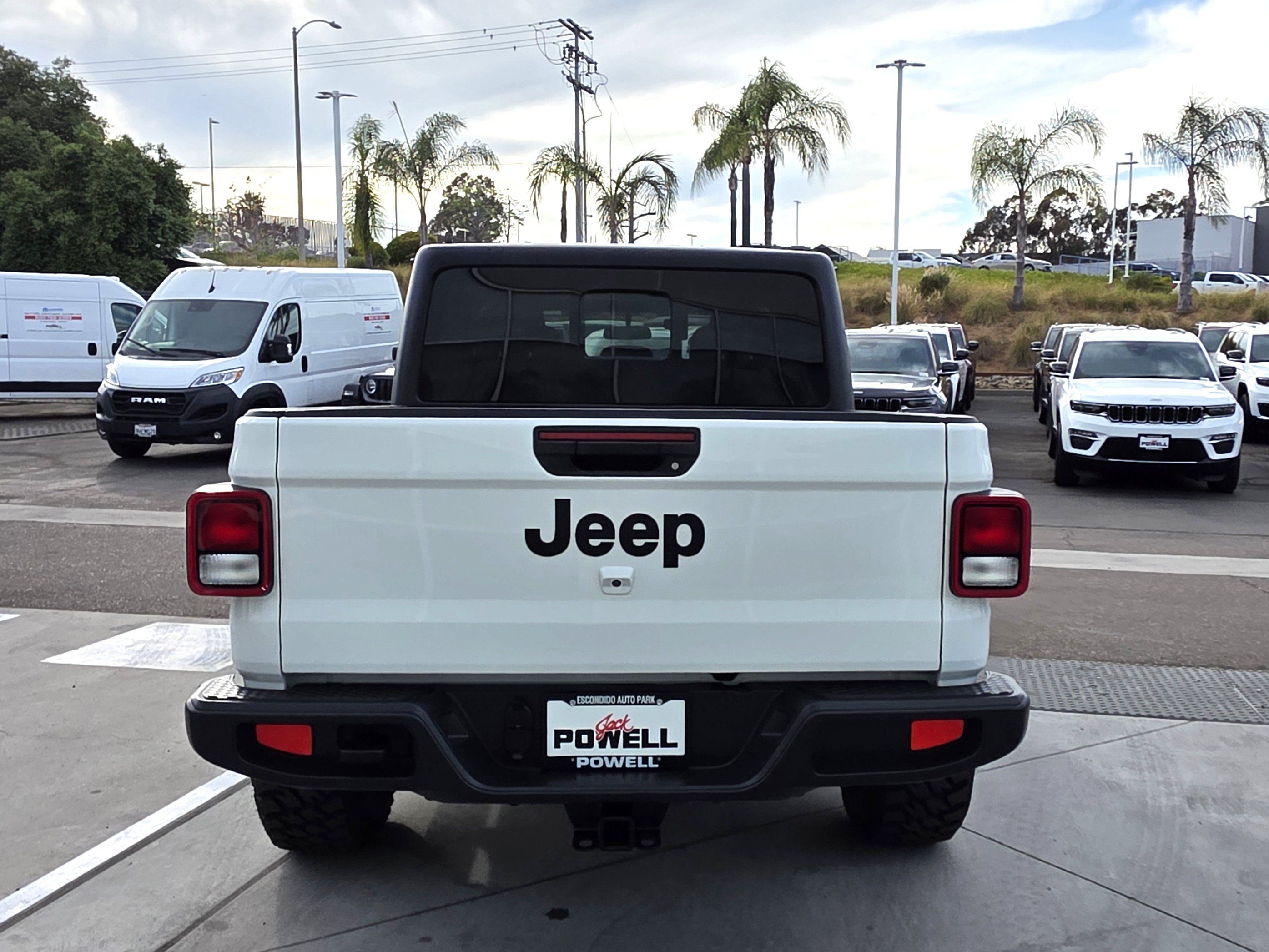 Certified 2023 Jeep Gladiator Sport AWD/4WD image 4
