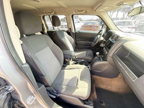 Used 2017 Jeep Patriot Latitude AWD/4WD image 31