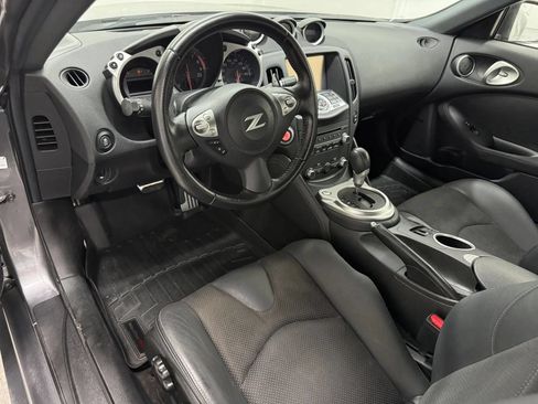 Used 2019 Nissan 370Z Touring Sport RWD image 2