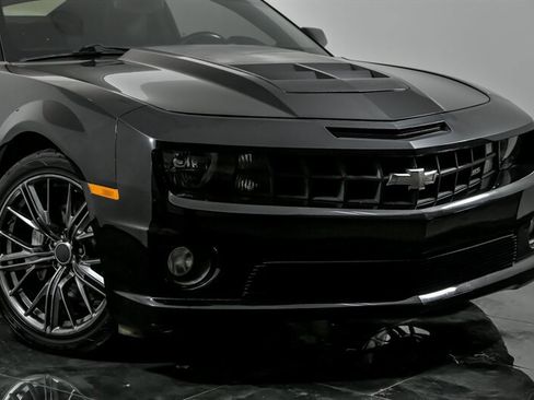 Used 2010 Chevrolet Camaro SS image 2