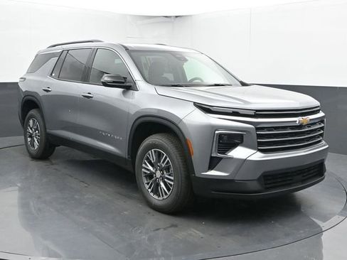 New 2026 Chevrolet Traverse LT w/ LPO, Floor Liner Package image 2