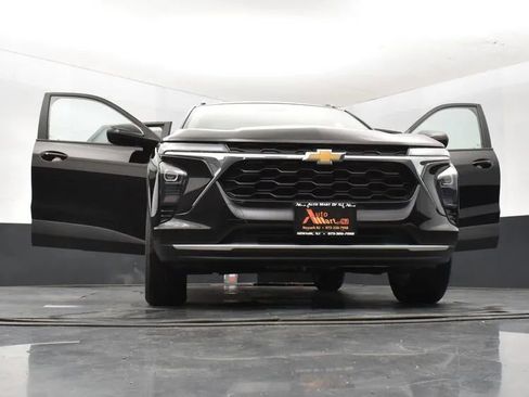 Used 2024 Chevrolet Trax LT w/ Driver Confidence Package image 11