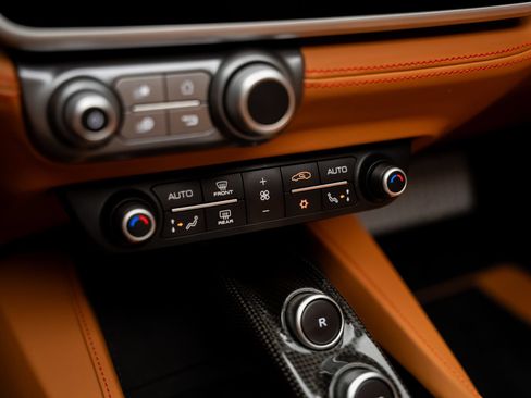 Used 2019 Ferrari Portofino RWD image 55