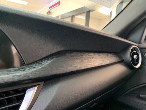 Used 2022 Alfa Romeo Stelvio Sprint image 17