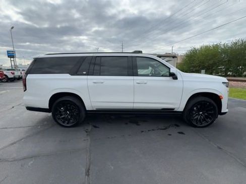 Used 2024 Cadillac Escalade ESV Sport Platinum w/ LPO, ONYX Package AWD/4WD image 9