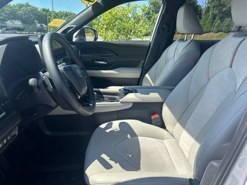 Used 2026 Toyota Grand Highlander AWD Hybrid image 25