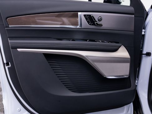 New 2026 Cadillac Vistiq Sport w/ LPO, Floor Liner Package AWD/4WD image 13