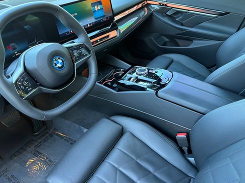Used 2024 BMW i5 eDrive40i w/ Executive Package RWD image 11