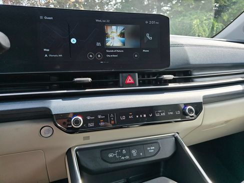 Used 2025 Kia Carnival SX FWD image 18