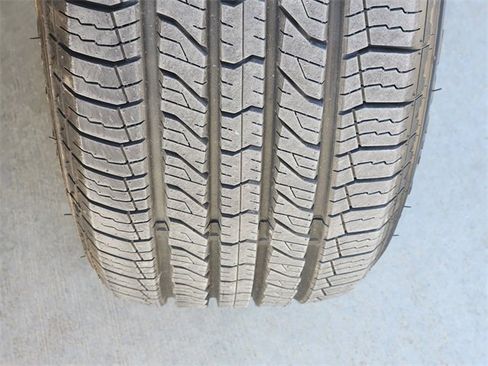 Used 2019 Jeep Cherokee Latitude Plus image 12