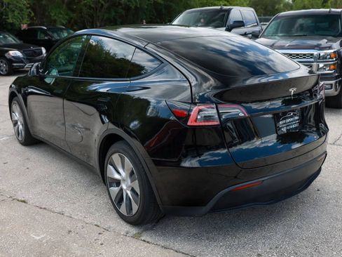 Used 2021 Tesla Model Y 2WD image 5