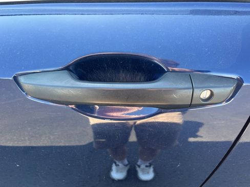 Used 2018 Honda CR-V LX image 16