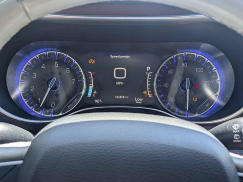 Used 2020 Chrysler Pacifica Limited FWD image 31