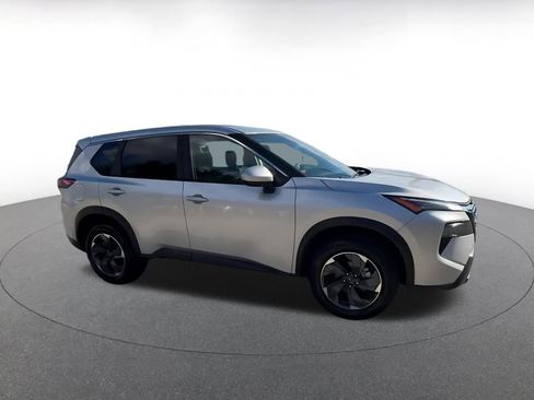 Used 2025 Nissan Rogue SV FWD image 2
