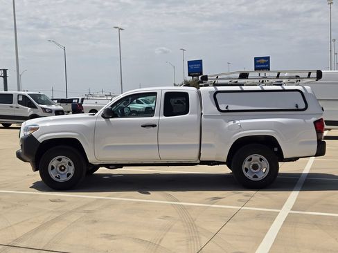 Used 2023 Toyota Tacoma SR RWD image 4