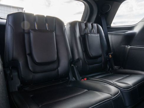 Used 2018 Ford Explorer Limited image 17