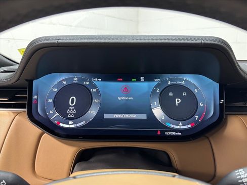 Used 2023 Land Rover Range Rover Long Wheelbase SE image 18