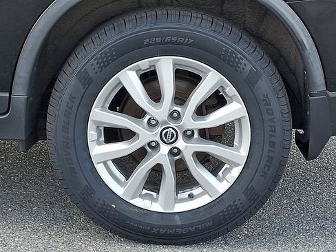 Used 2018 Nissan Rogue SV w/ Premium Package AWD/4WD image 8