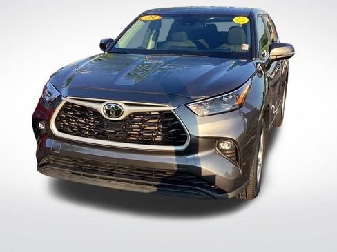 Used 2023 Toyota Highlander LE FWD image 16