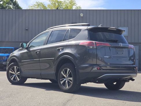 Used 2018 Toyota RAV4 XLE FWD image 12