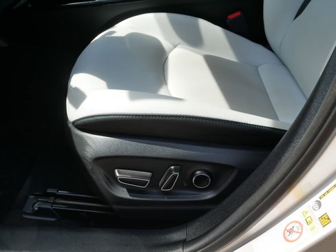 Used 2017 Toyota Prius Prime Advanced FWD image 20