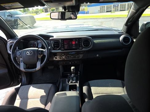 Used 2021 Toyota Tacoma TRD Sport AWD/4WD image 34