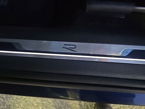 Used 2024 Volkswagen Tiguan SEL R-Line image 41