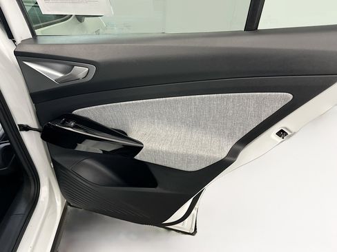 Used 2023 Volkswagen ID.4 Pro AWD/4WD image 31