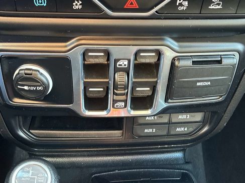 Used 2023 Jeep Wrangler Unlimited w/ Dual Top Group AWD/4WD image 32