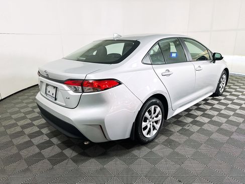 Used 2025 Toyota Corolla LE image 3