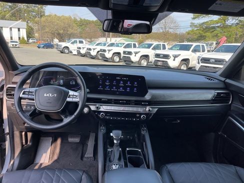 Used 2025 Kia Telluride AWD image 8