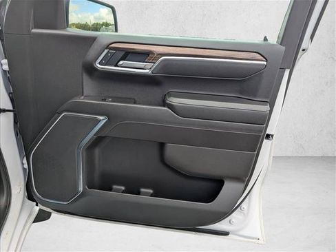 Used 2025 Chevrolet Silverado 1500 LT RWD image 27