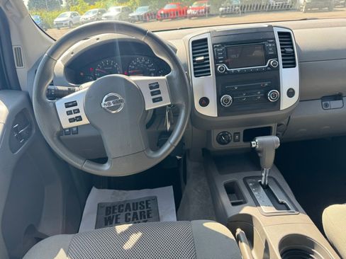 Used 2016 Nissan Frontier SV image 19