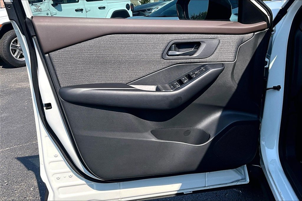 Used 2023 Nissan Rogue S FWD image 22