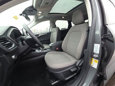 Used 2022 Ford Escape SE w/ SE Sport Appearance Package image 26