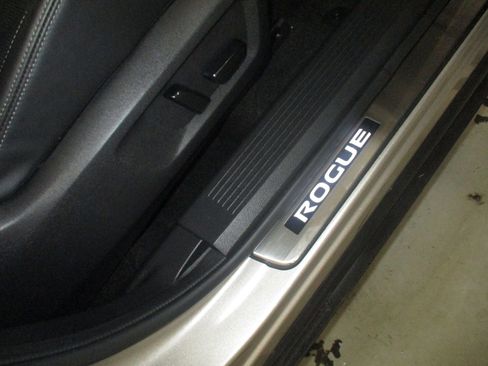 Used 2023 Nissan Rogue Platinum w/ Platinum Premium Package AWD/4WD image 14