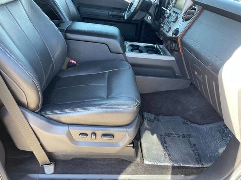 Used 2015 Ford F250 Lariat w/ Chrome Package image 31