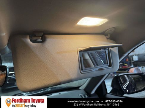 Used 2023 Toyota Highlander XLE AWD/4WD image 30