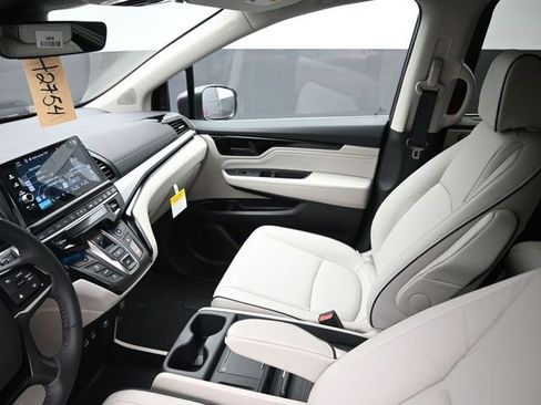 New 2026 Honda Odyssey Touring image 17