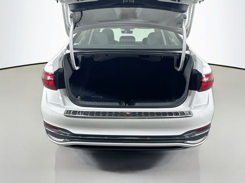 Certified 2025 Volkswagen Jetta SEL image 21