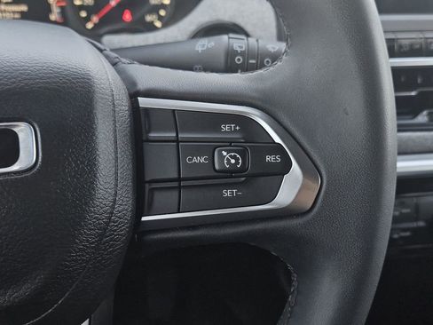 Used 2024 Jeep Compass Latitude image 16