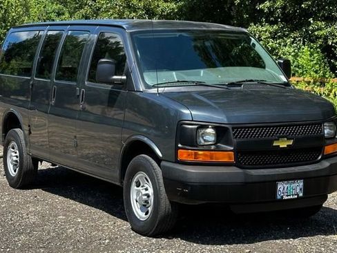 Used 2015 Chevrolet Express 2500 RWD image 2