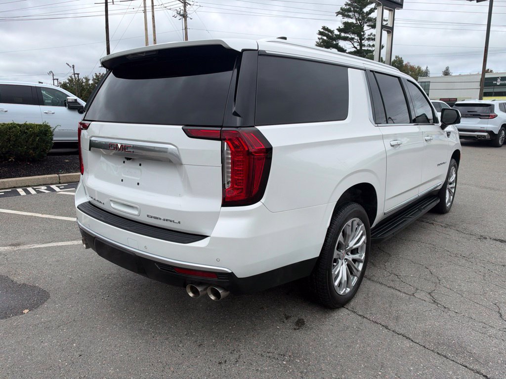 Used 2024 GMC Yukon XL Denali AWD/4WD image 7