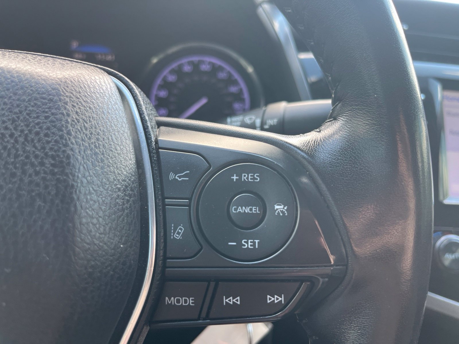 Used 2020 Toyota Camry SE FWD image 16