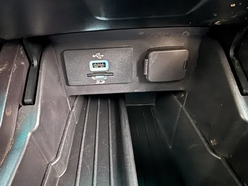 Used 2016 Ford Explorer XLT w/ Equipment Group 202A image 22