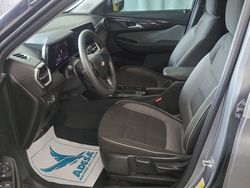 Used 2024 Chevrolet TrailBlazer LT w/ Driver Confidence Package FWD image 3