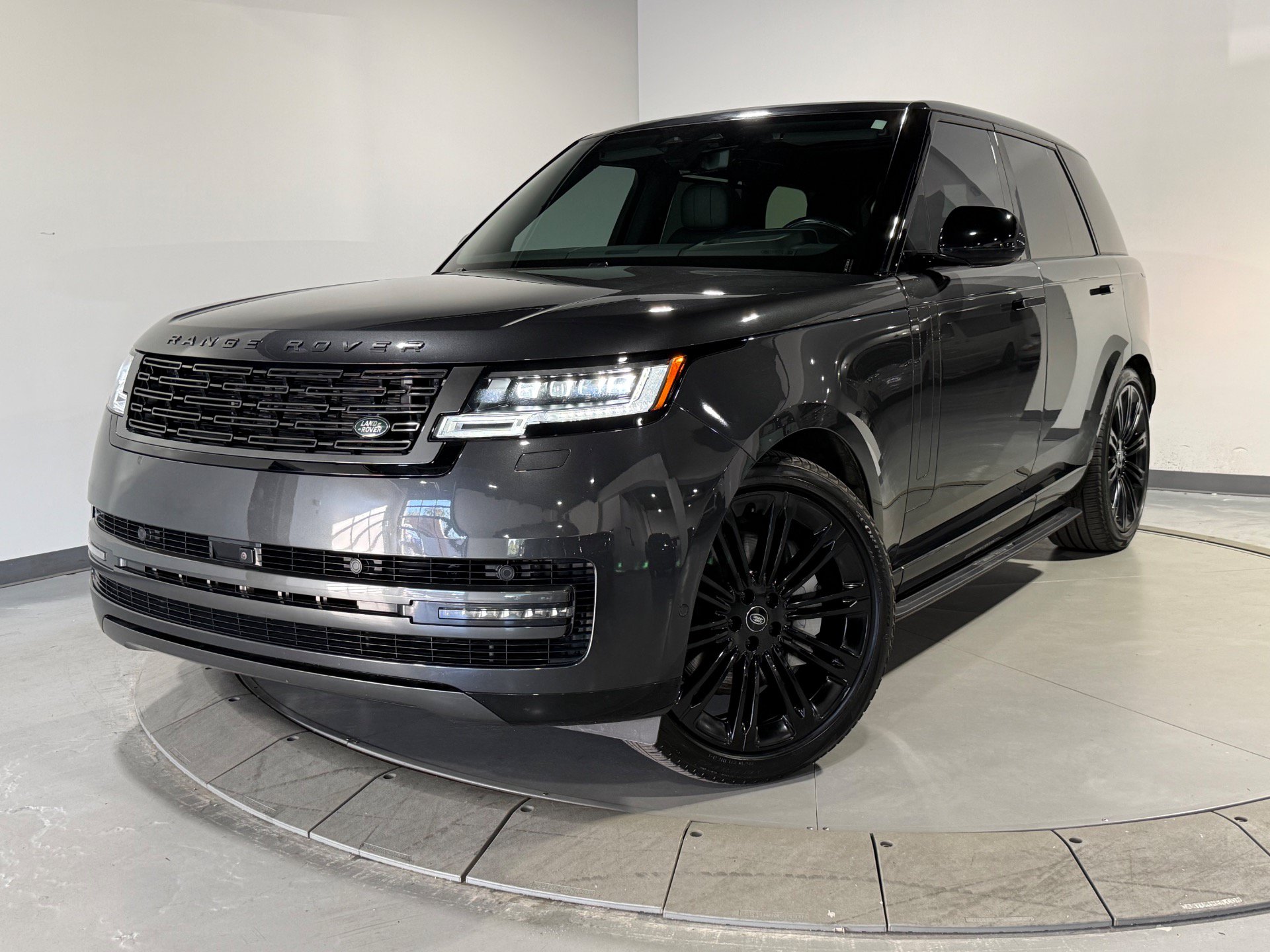 Used 2024 Land Rover Range Rover SE AWD/4WD image 1