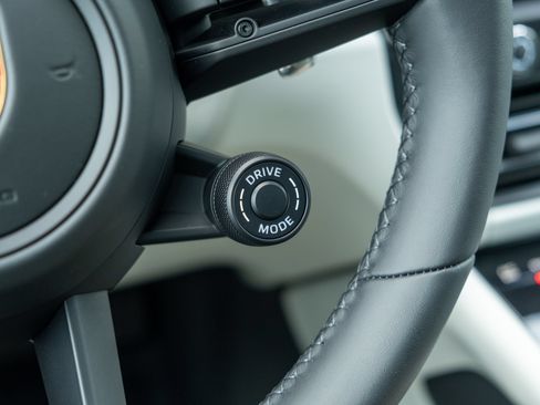 Certified 2023 Porsche Macan Turbo AWD/4WD image 28