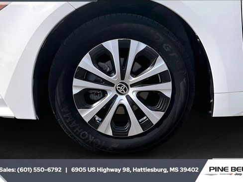 Used 2022 Toyota Corolla LE image 7