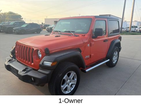 Used 2020 Jeep Wrangler Sport AWD/4WD image 3